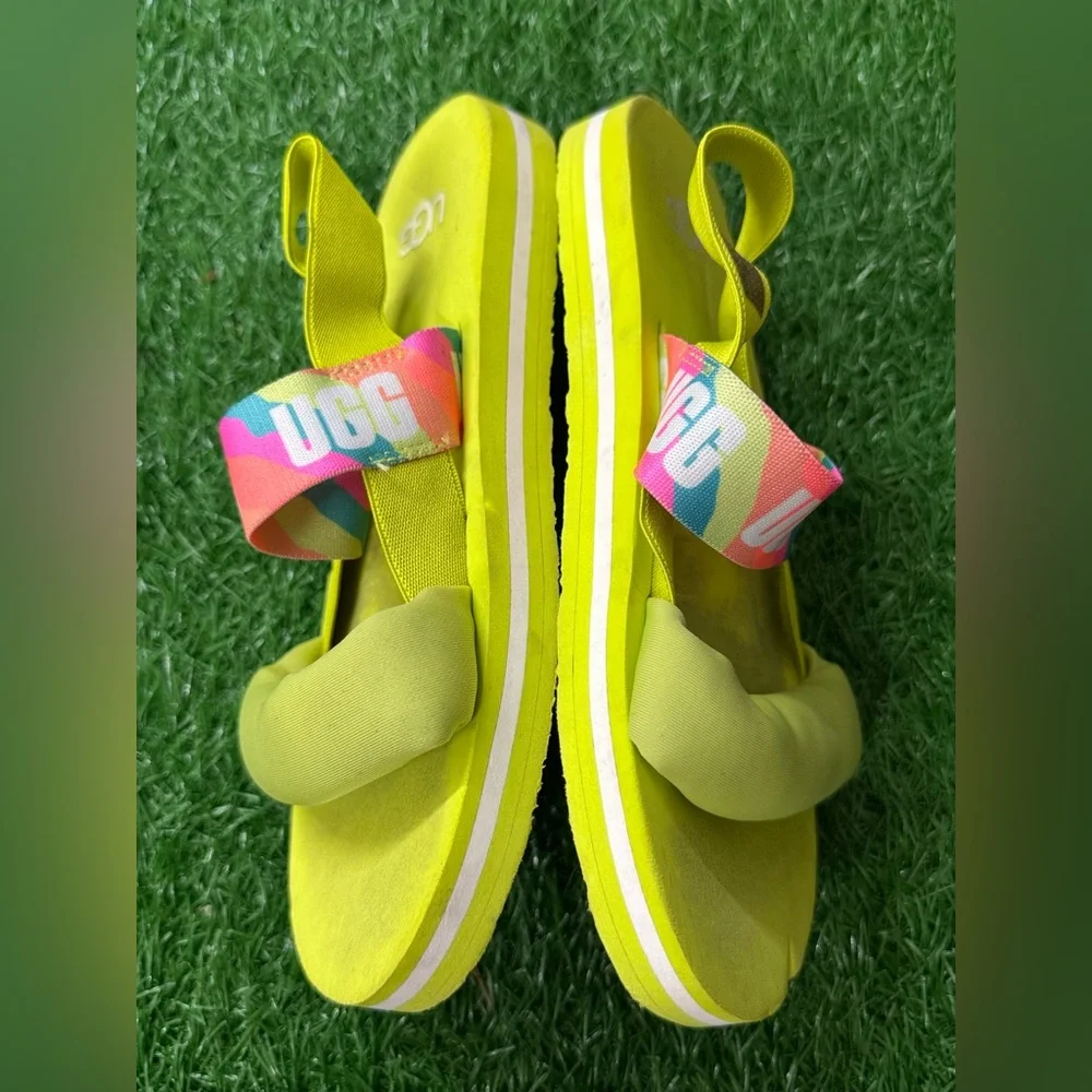 UGG Kids‎ Yellow Sandals Size 3